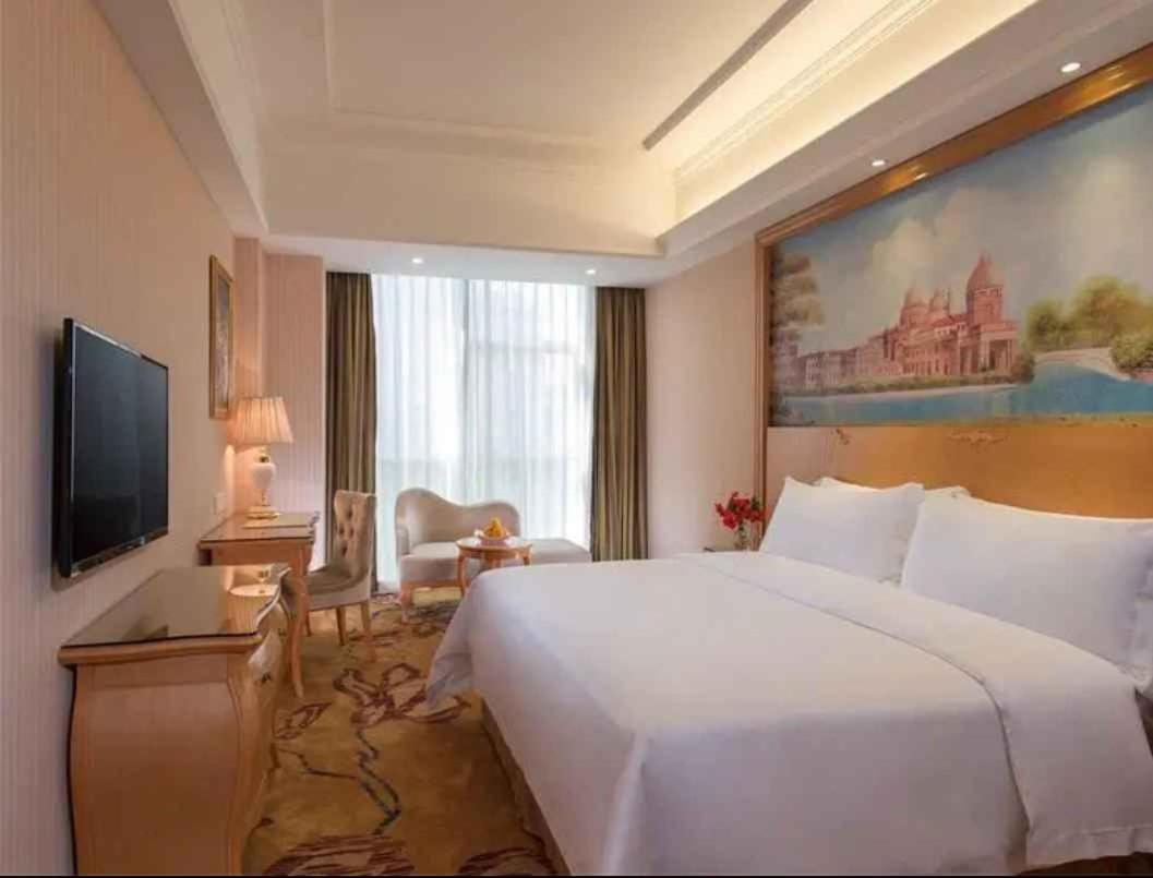 Vienna Hotel Shenzhen Baoneng City Plaza エクステリア 写真