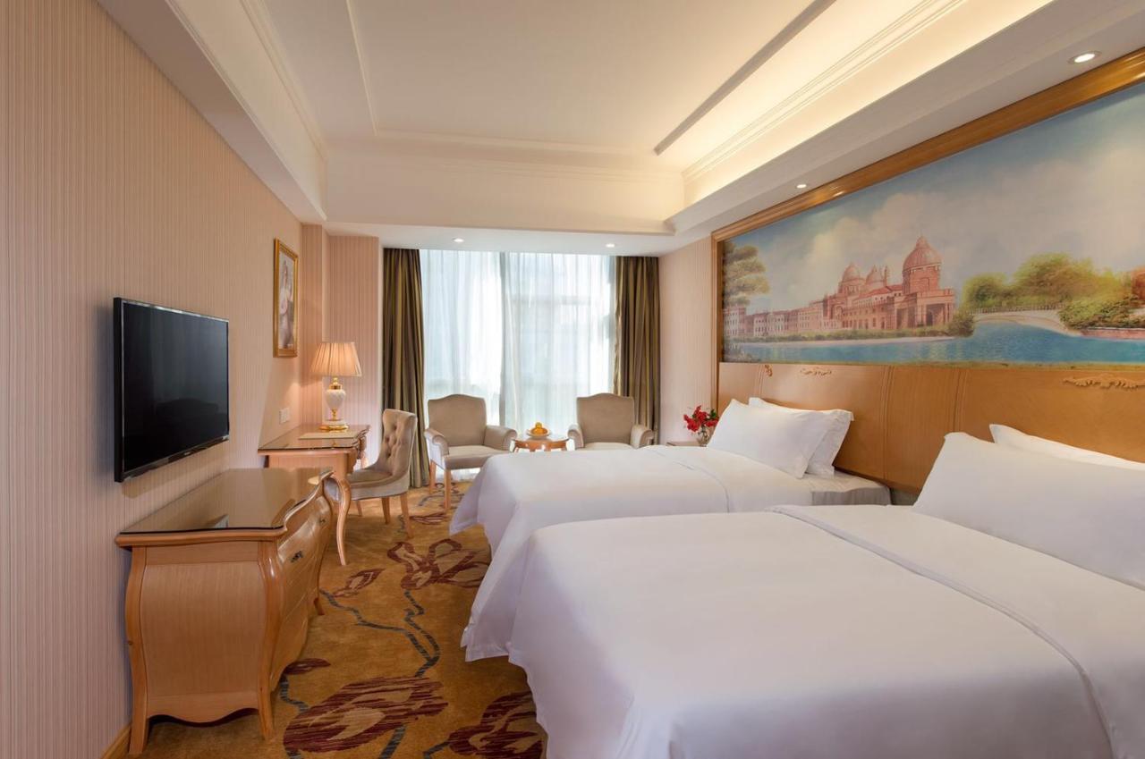 Vienna Hotel Shenzhen Baoneng City Plaza エクステリア 写真
